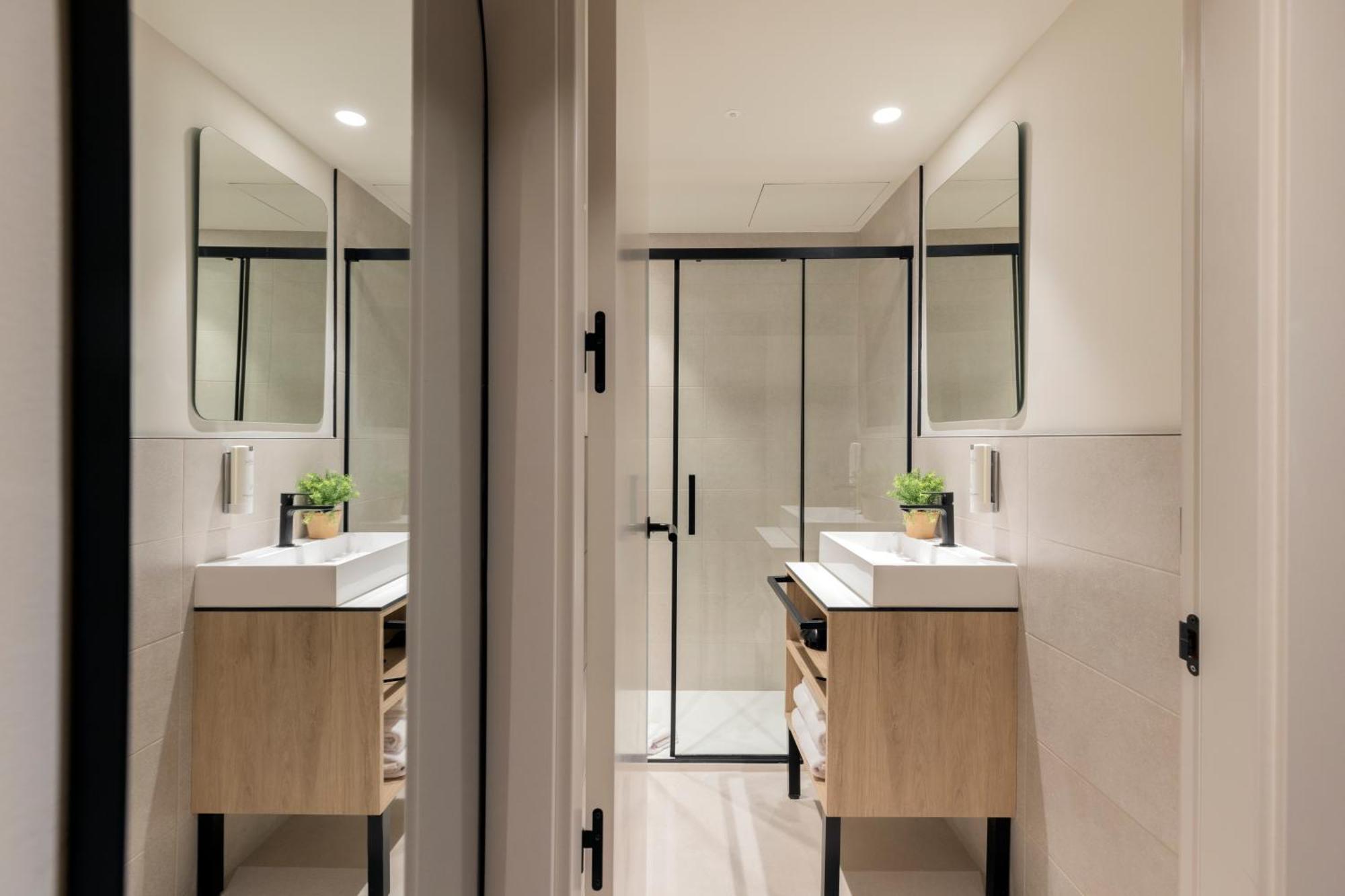 Libere Barcelona Sant Antoni Aparthotel Exterior photo