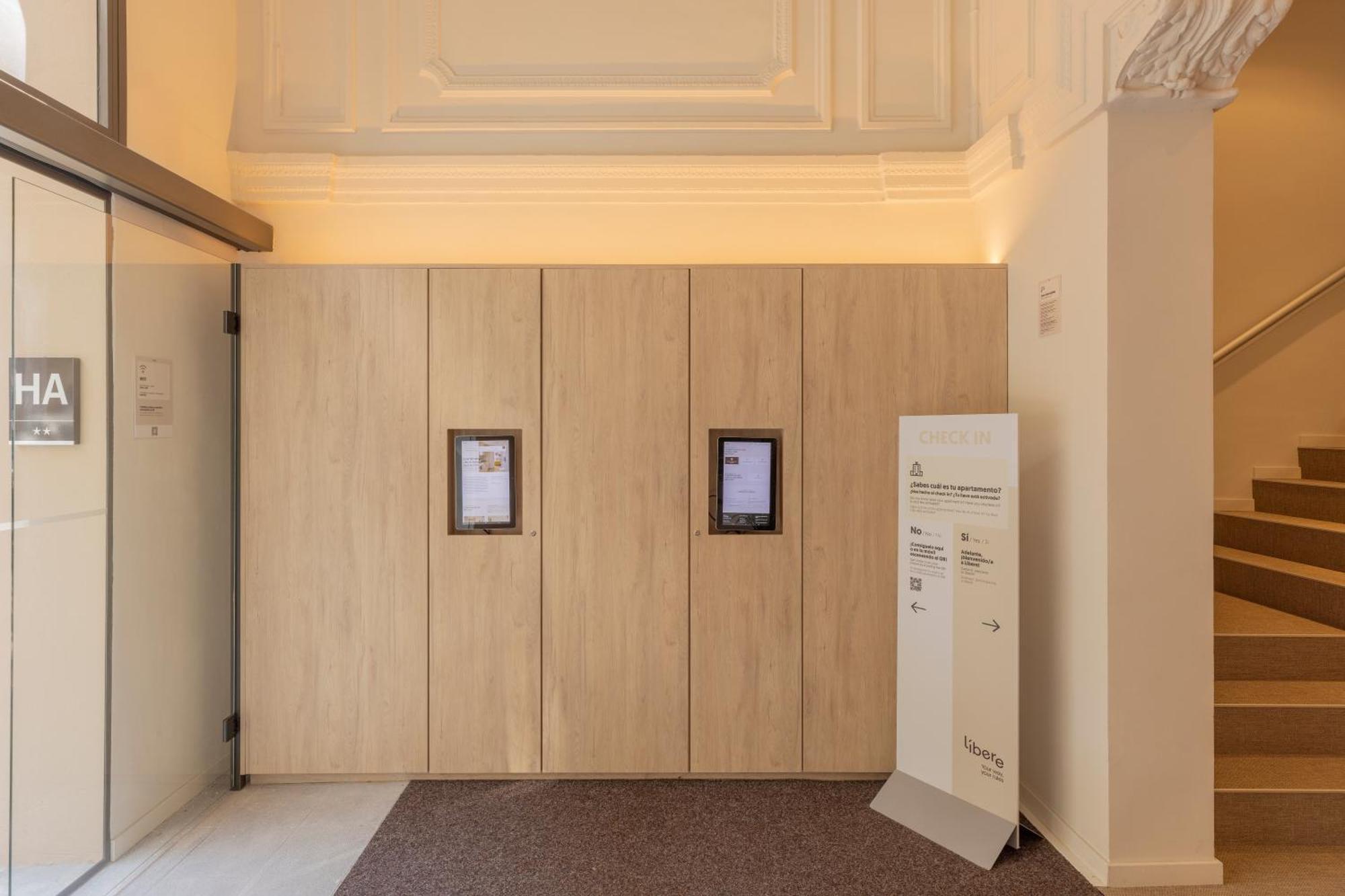 Libere Barcelona Sant Antoni Aparthotel Exterior photo